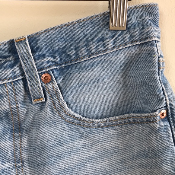 Levi’s Premium jean shorts Sz 26 Daisy Dukes raw hem jean Shorts distressed - Picture 5 of 16